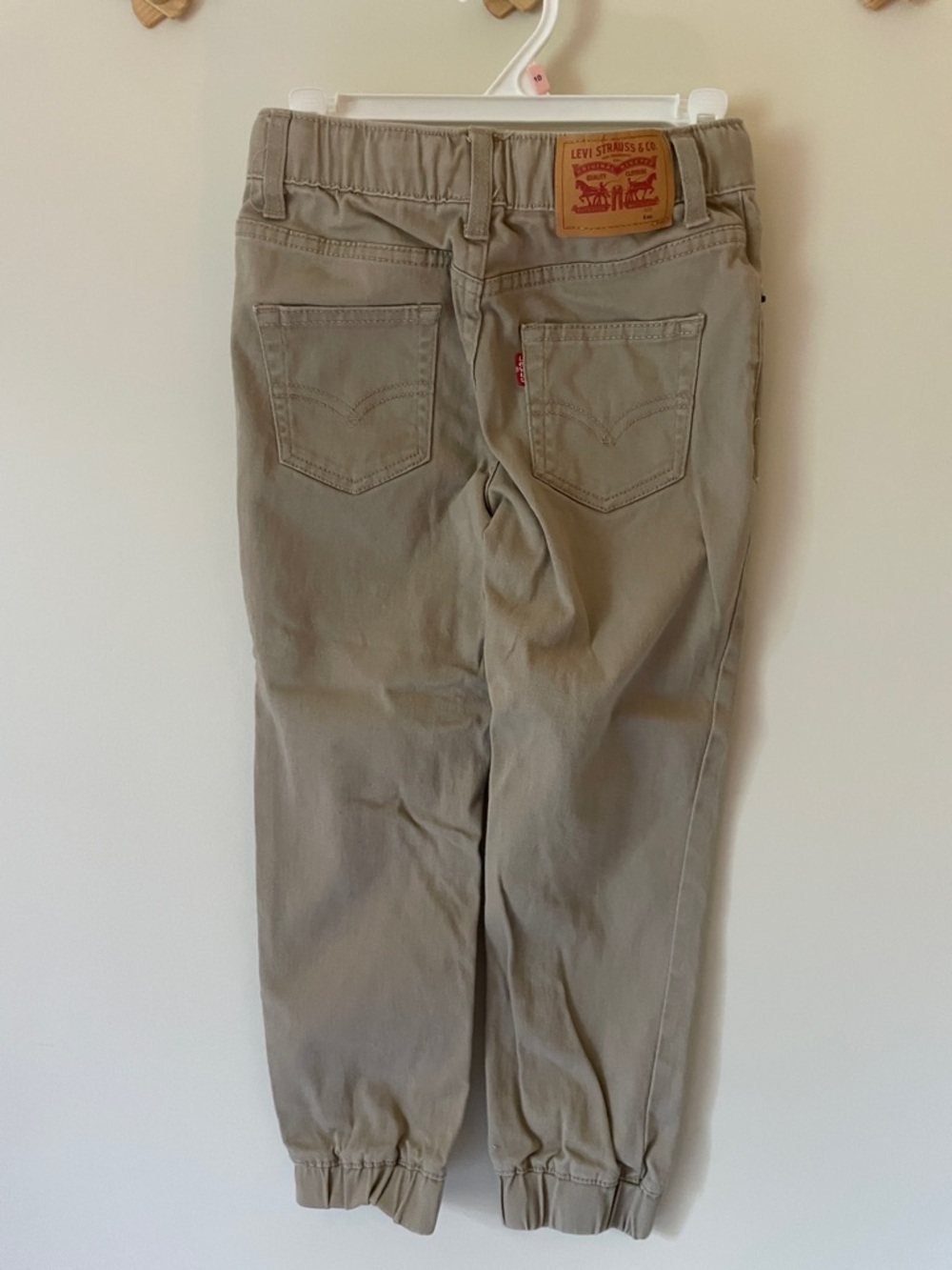 Levi's Kids Khaki Elastic Hem Pants, size 6